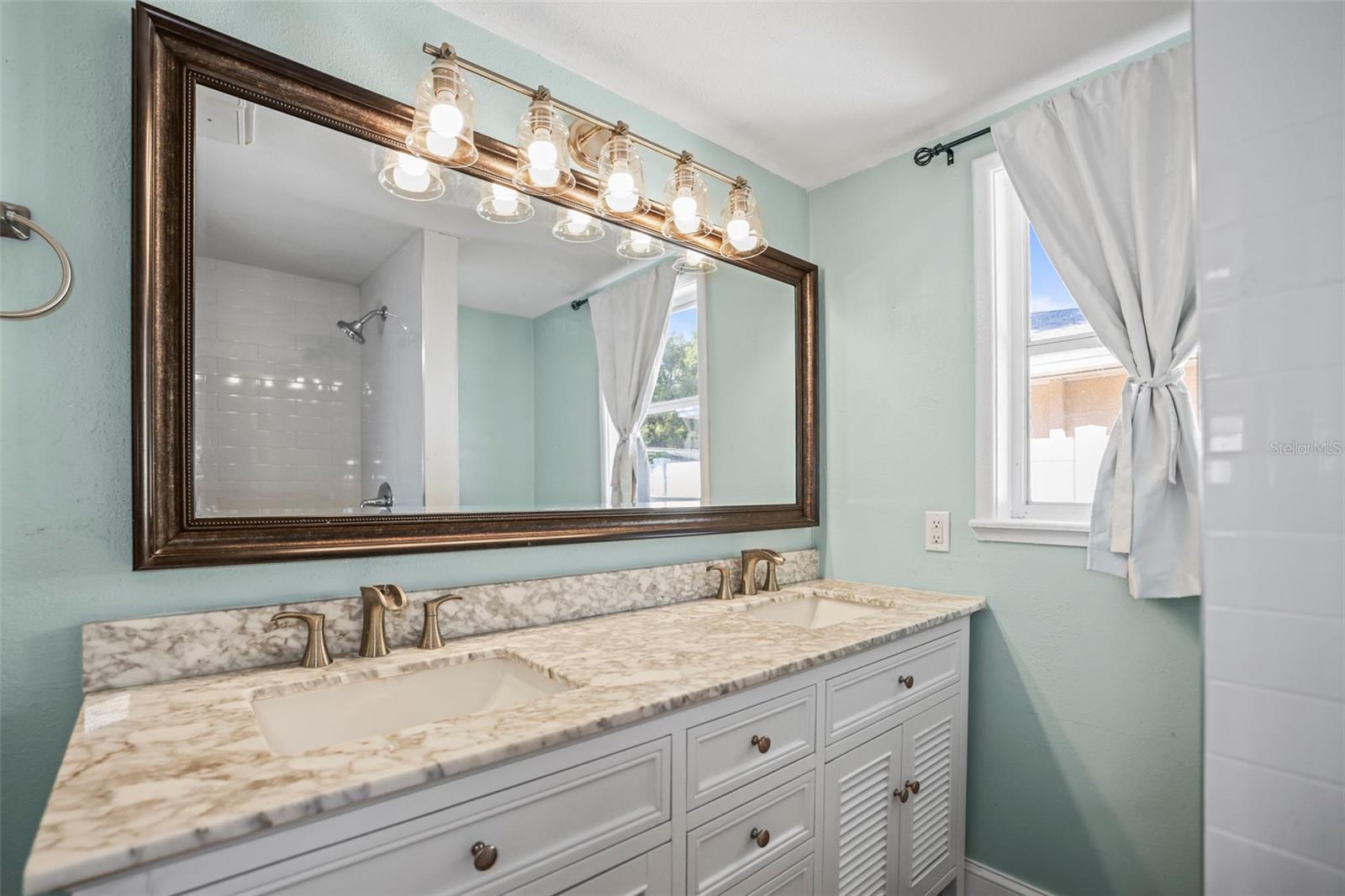 Image 8 of 63 For 1011 Park Drive