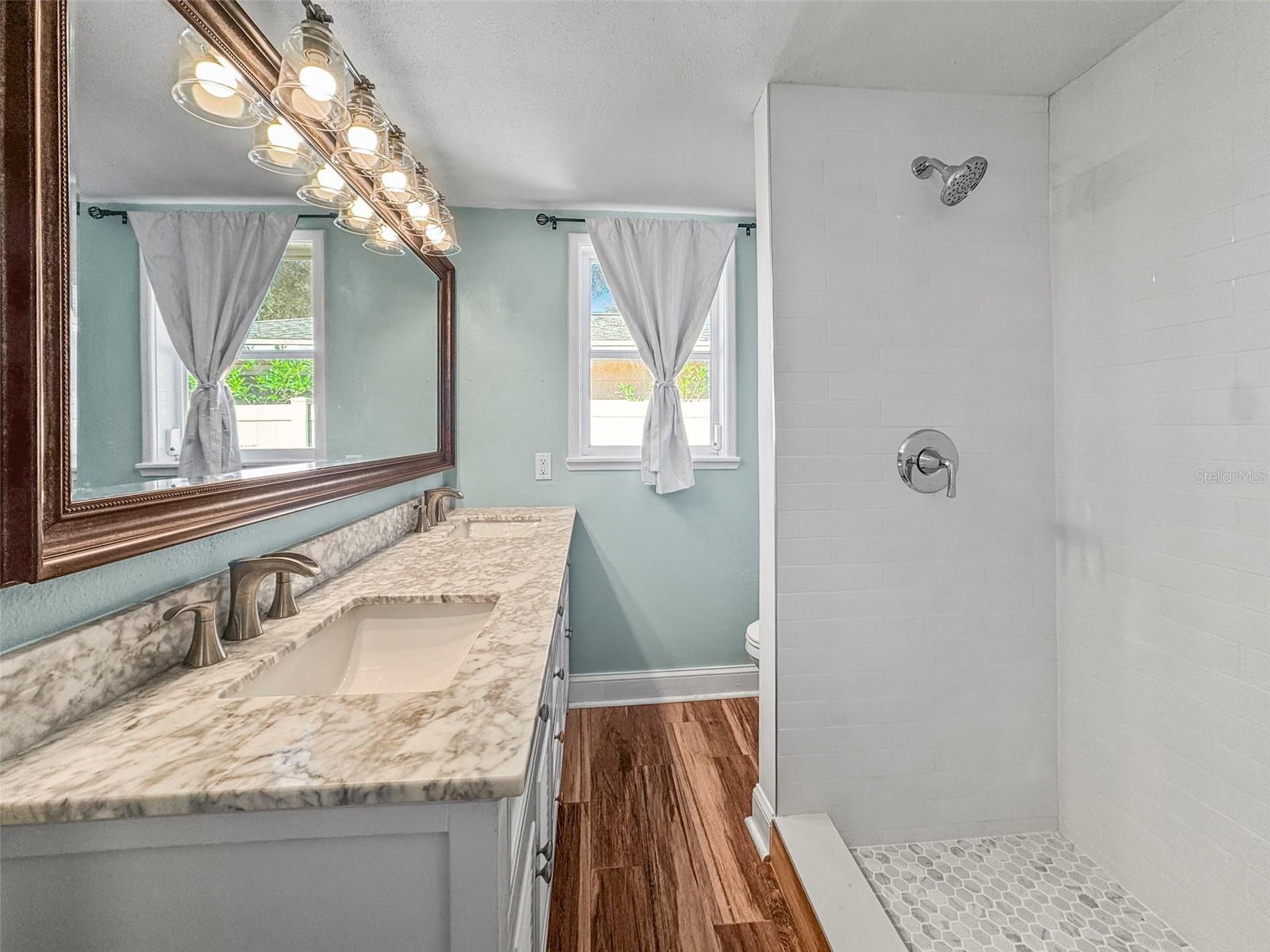 Image 9 of 63 For 1011 Park Drive