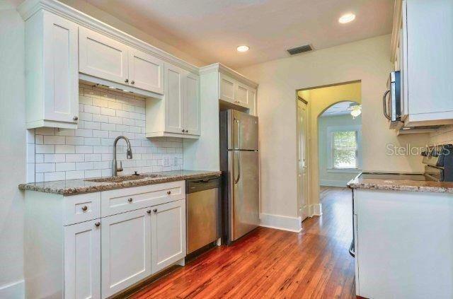 Image 4 of 17 For 3205 San Carlos Street 4