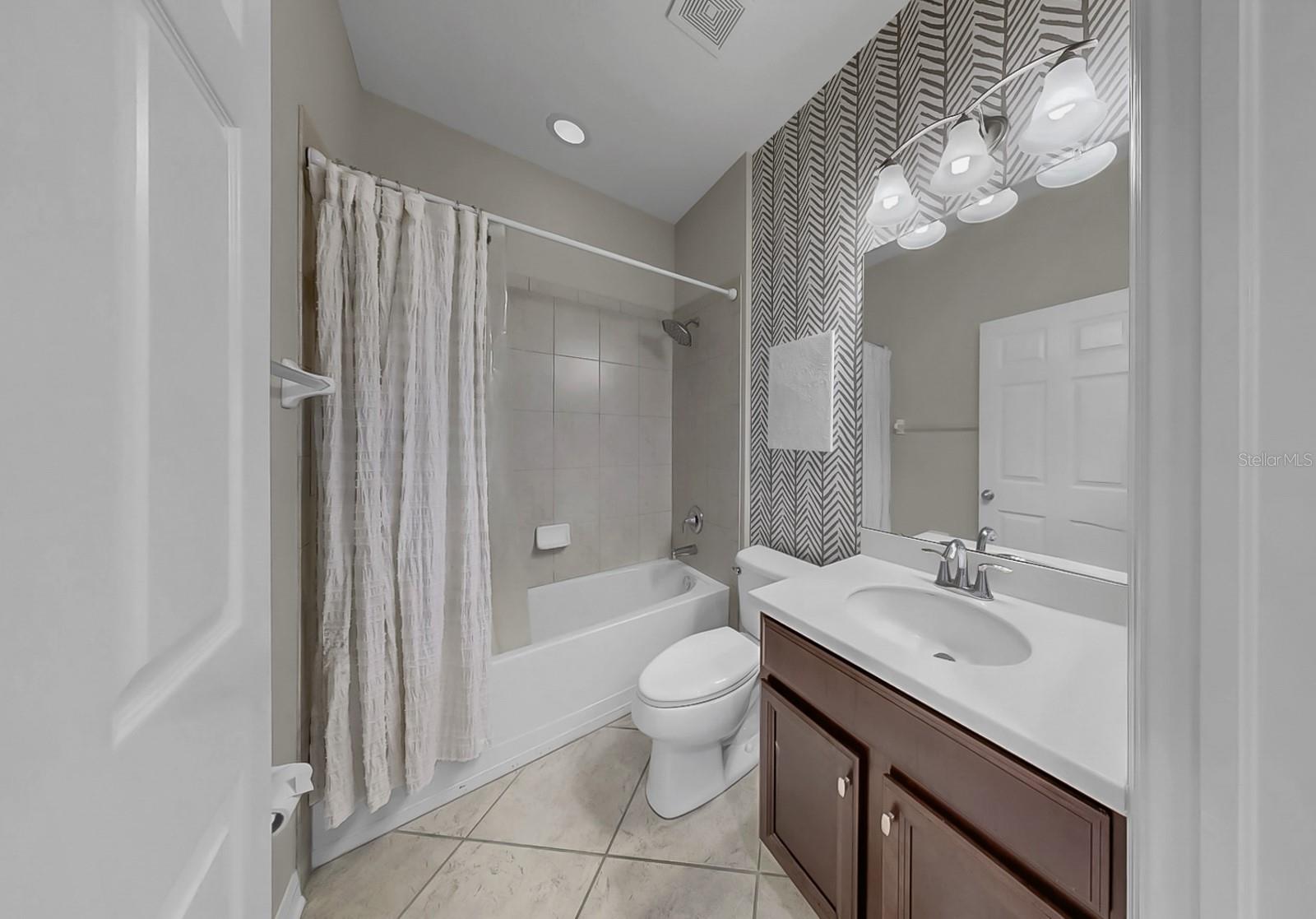 Listing photo id 13 for 7109 Spindle Tree Lane