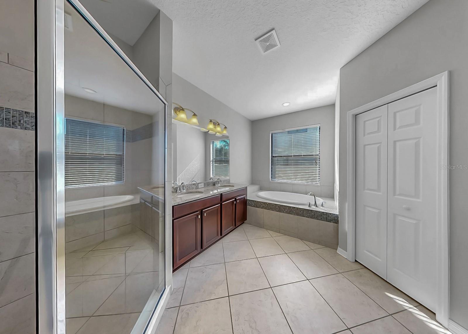 Listing photo id 21 for 7109 Spindle Tree Lane