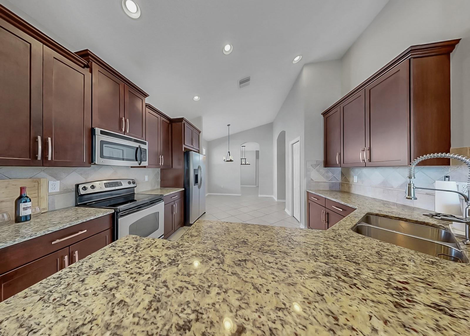 Listing photo id 30 for 7109 Spindle Tree Lane