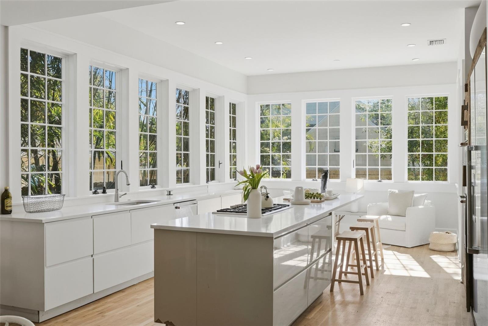 Image 12 of 49 For 246 19th Ave Ne