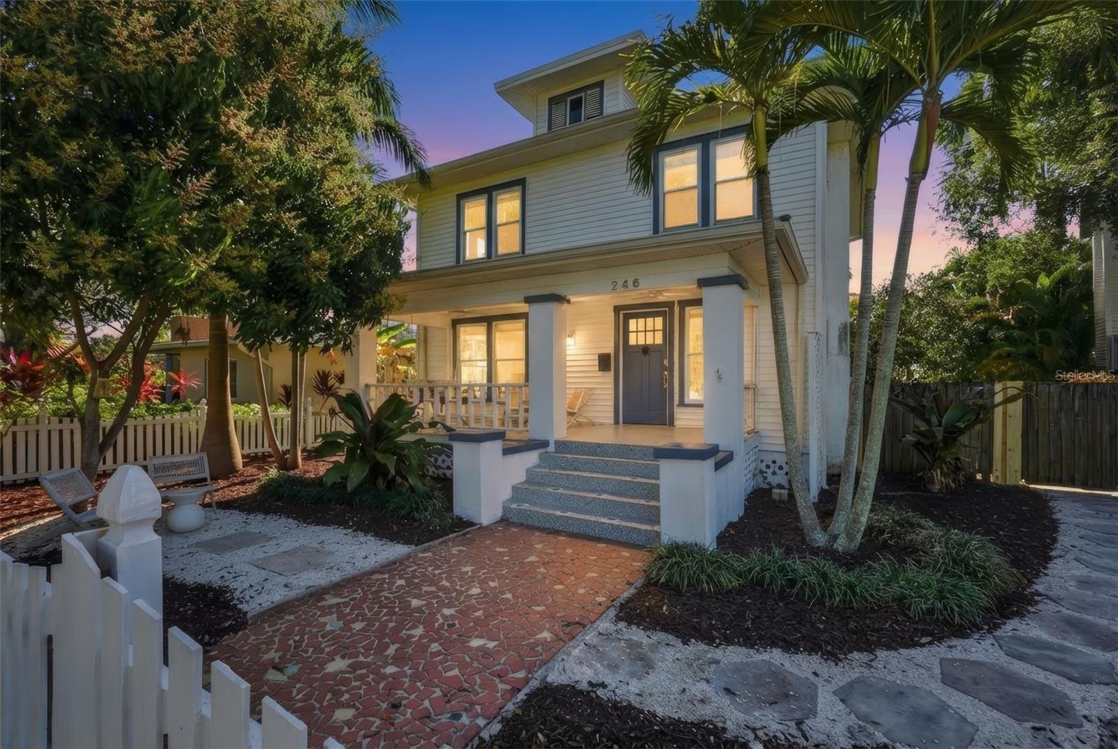 Image 2 of 49 For 246 19th Ave Ne