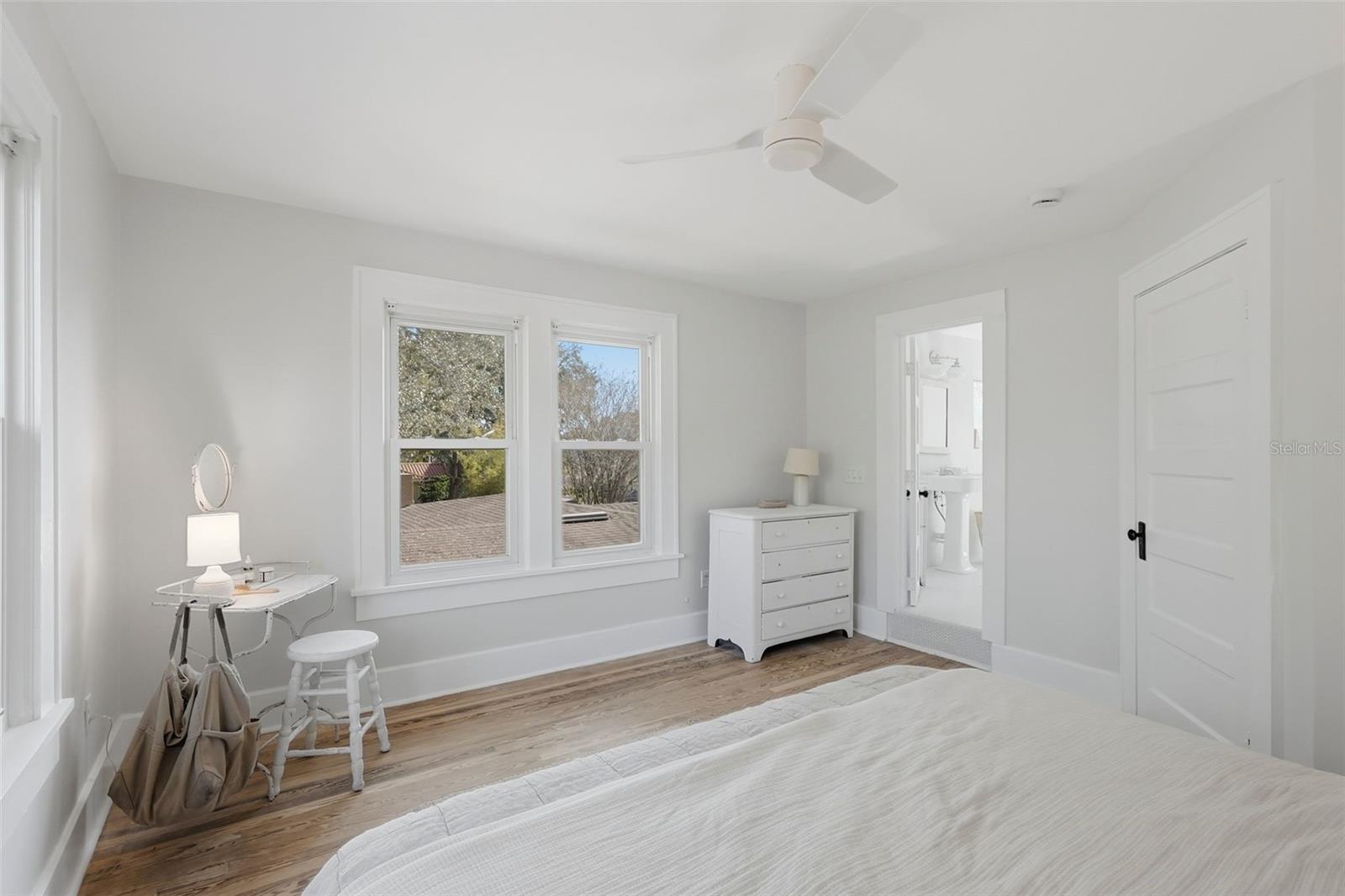 Image 20 of 49 For 246 19th Ave Ne