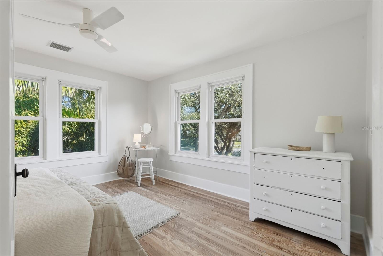 Image 21 of 49 For 246 19th Ave Ne