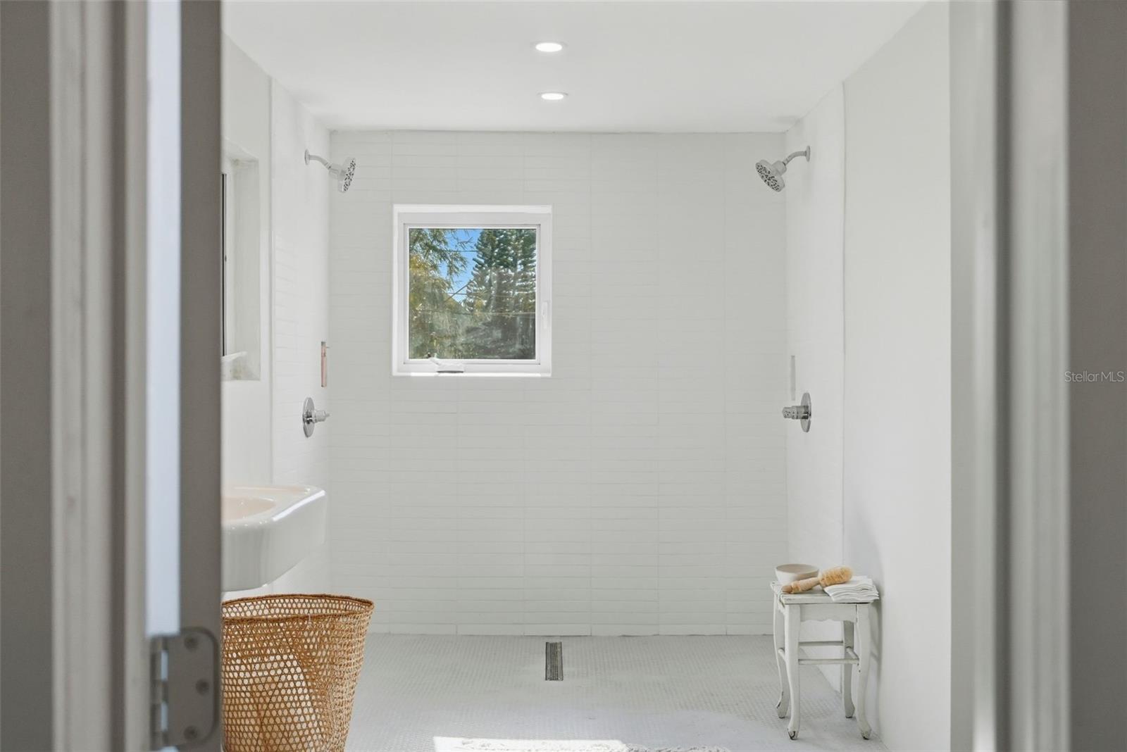 Image 23 of 49 For 246 19th Ave Ne