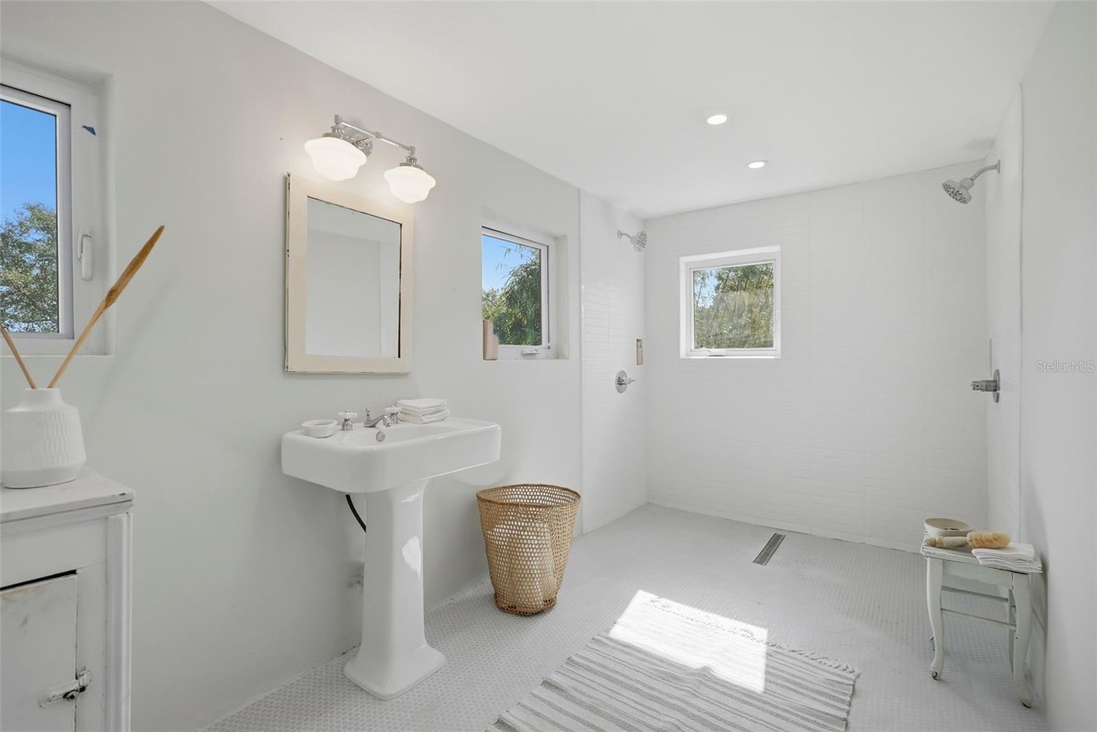 Image 24 of 49 For 246 19th Ave Ne