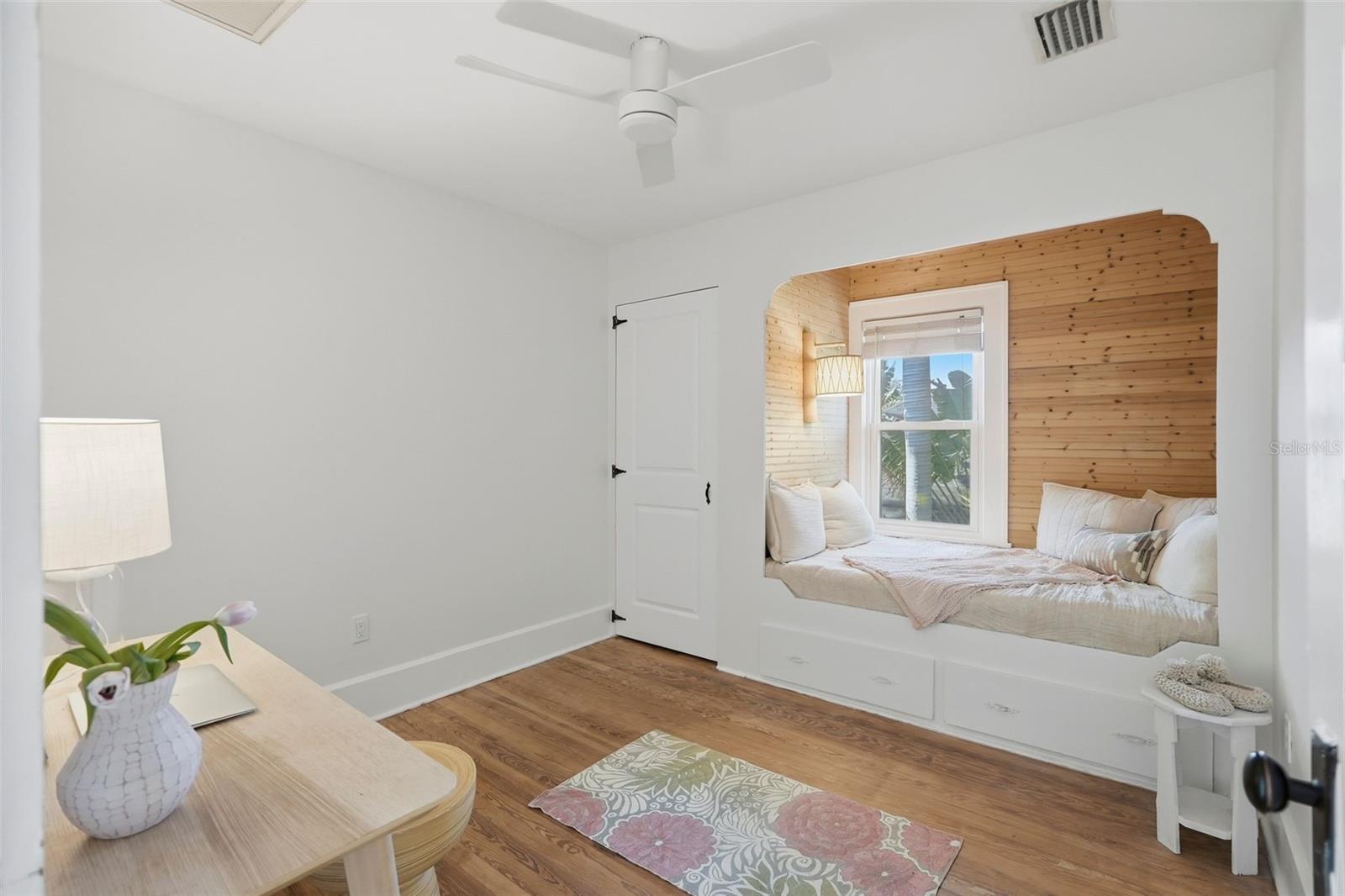 Image 25 of 49 For 246 19th Ave Ne