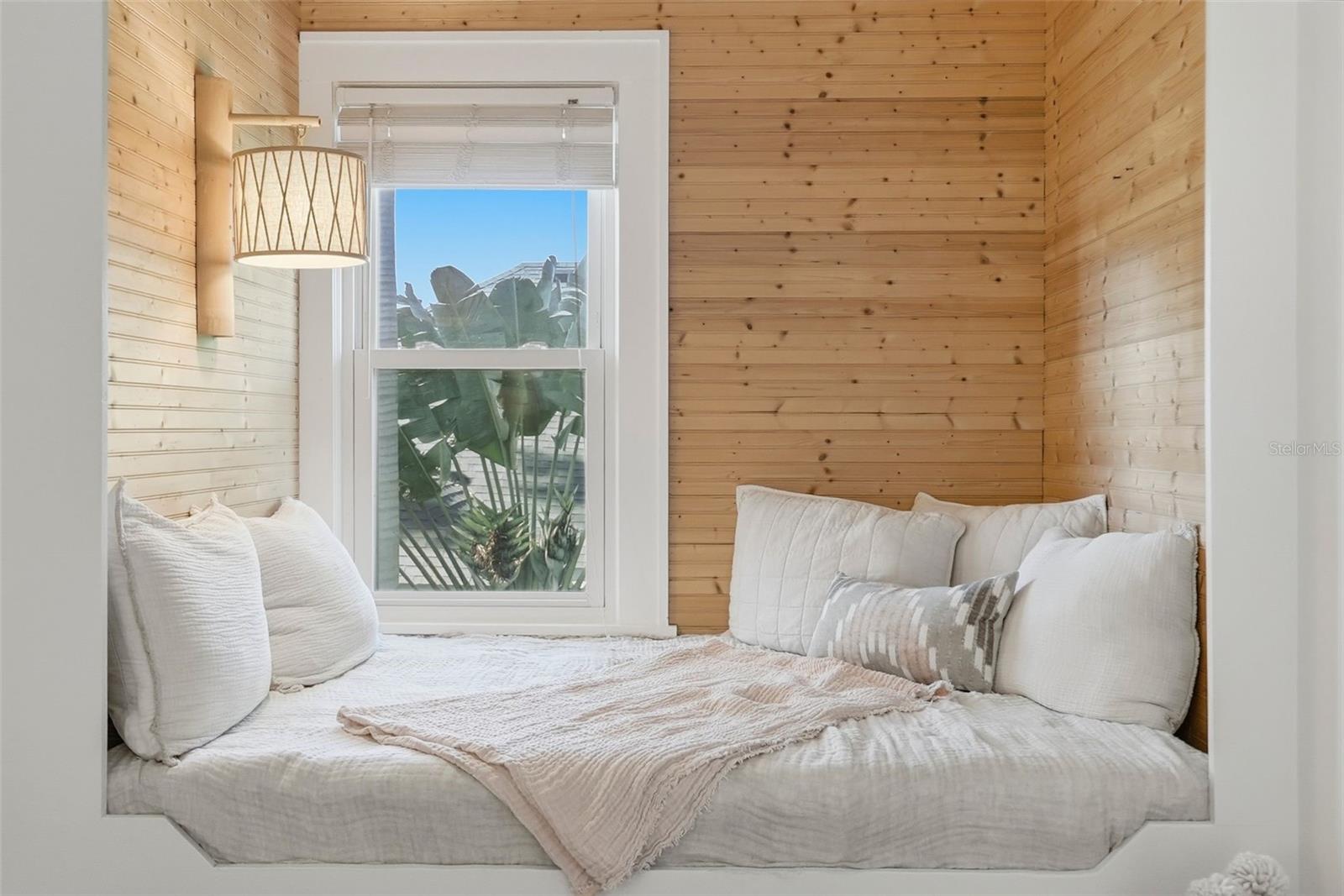 Image 27 of 49 For 246 19th Ave Ne