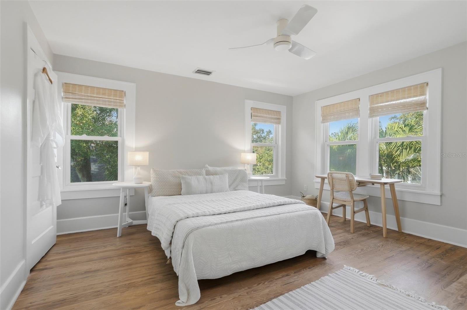 Image 28 of 49 For 246 19th Ave Ne