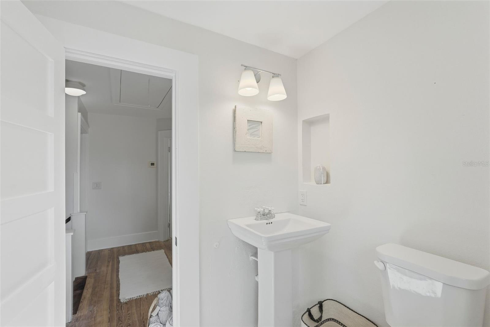 Image 31 of 49 For 246 19th Ave Ne