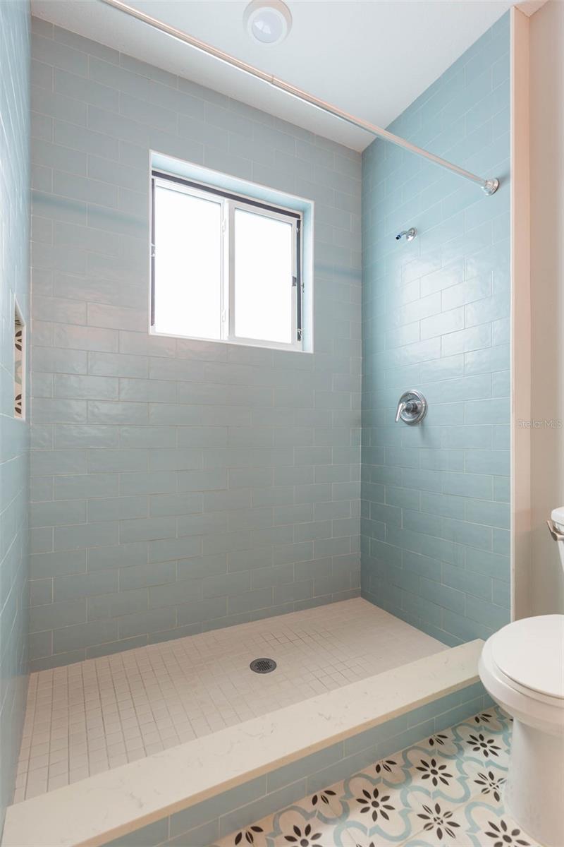 Listing photo id 9 for 218 Jean Street