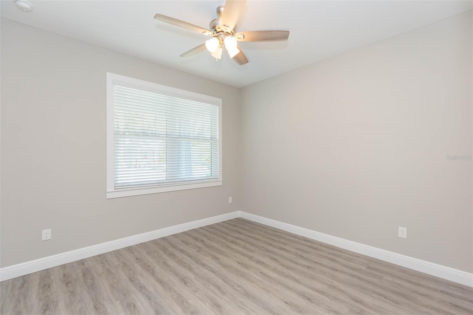 Listing photo id 10 for 218 Jean Street