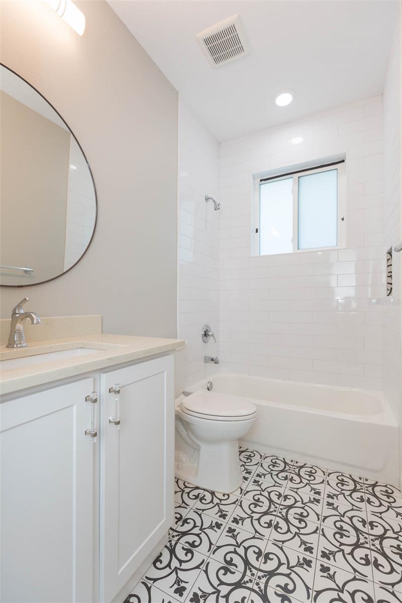 Listing photo id 12 for 218 Jean Street