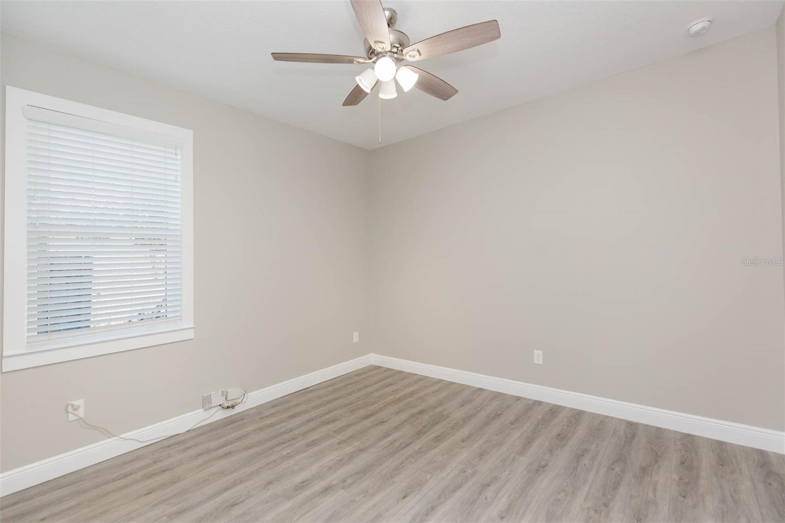 Listing photo id 13 for 218 Jean Street