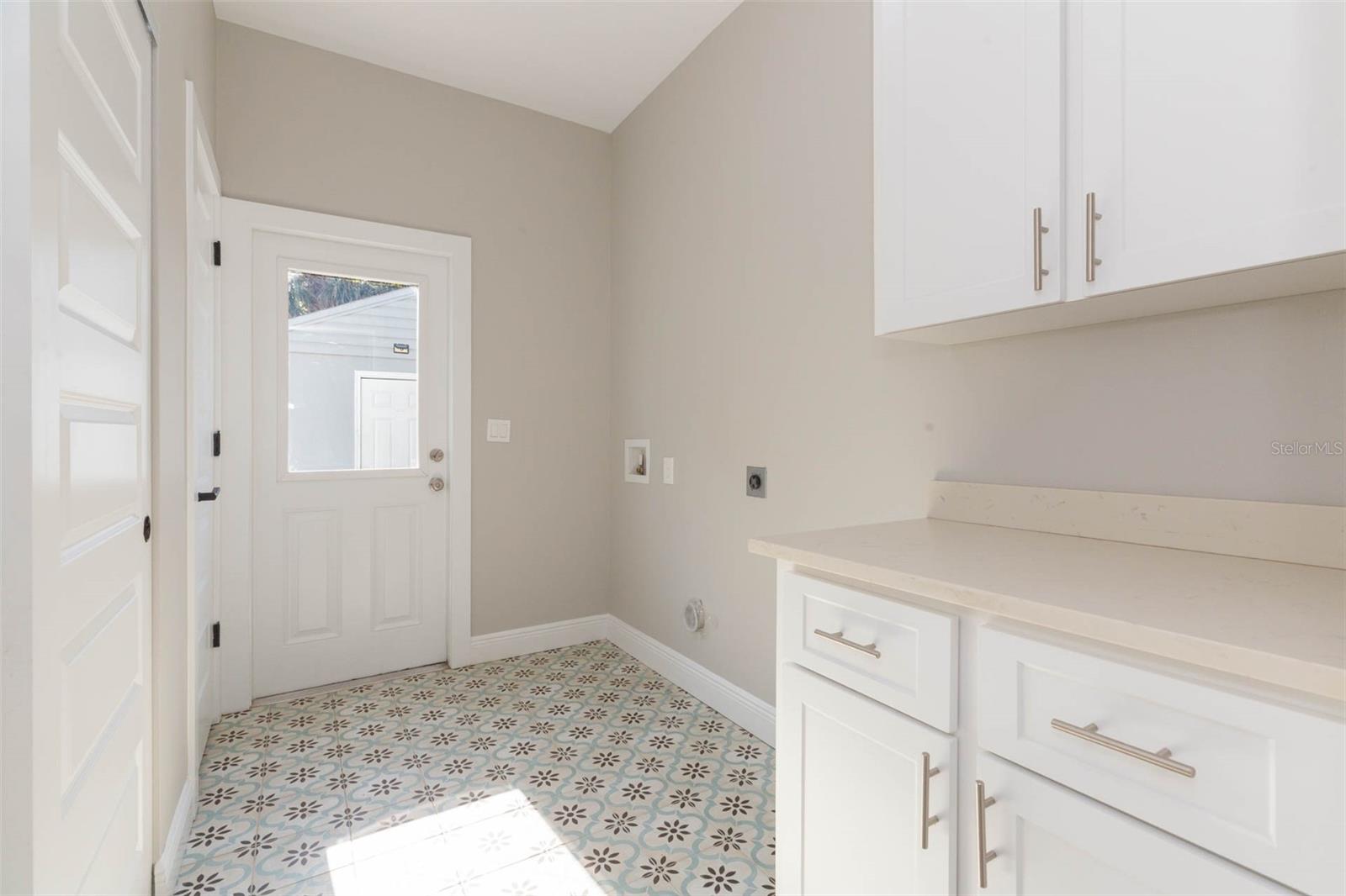 Listing photo id 17 for 218 Jean Street