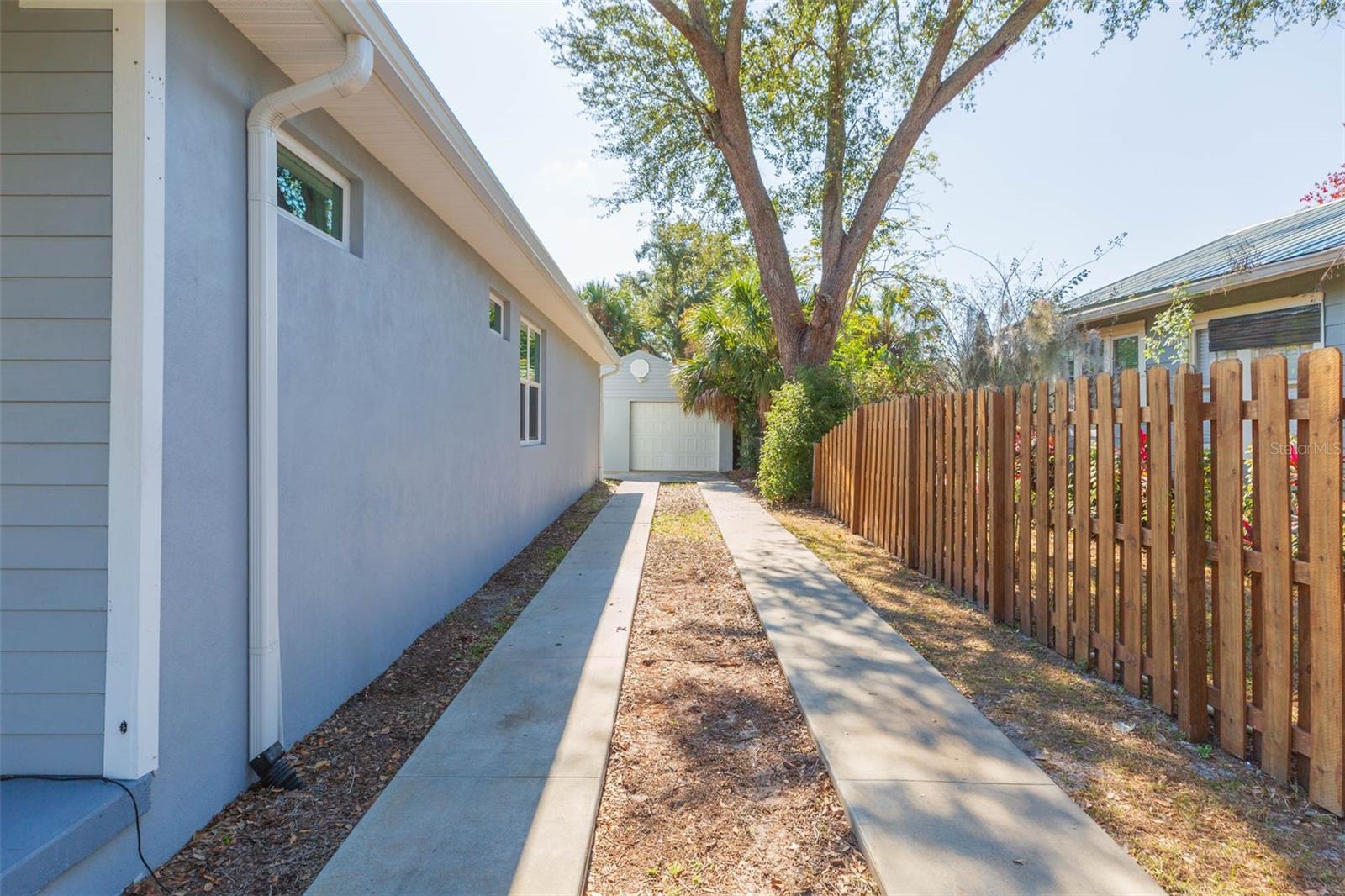 Listing photo id 18 for 218 Jean Street