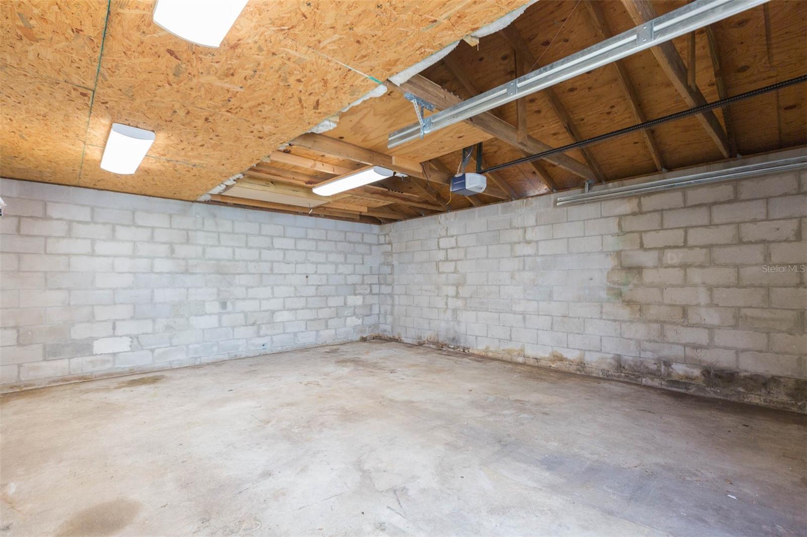 Listing photo id 23 for 218 Jean Street