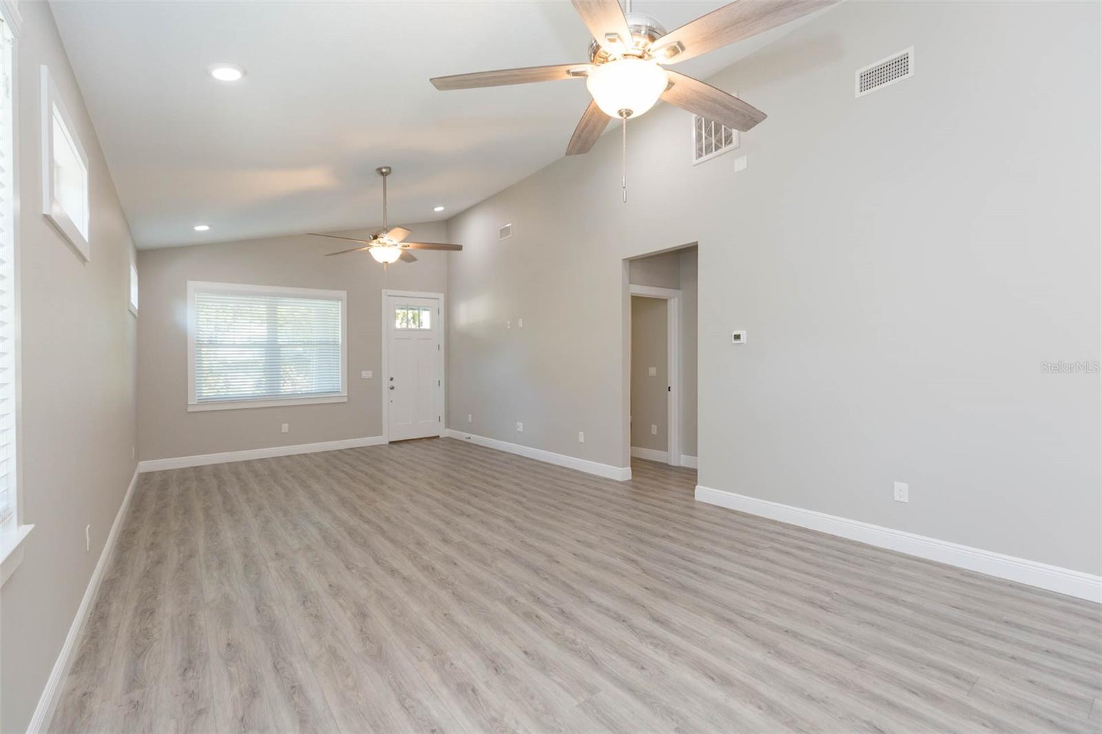 Listing photo id 3 for 218 Jean Street