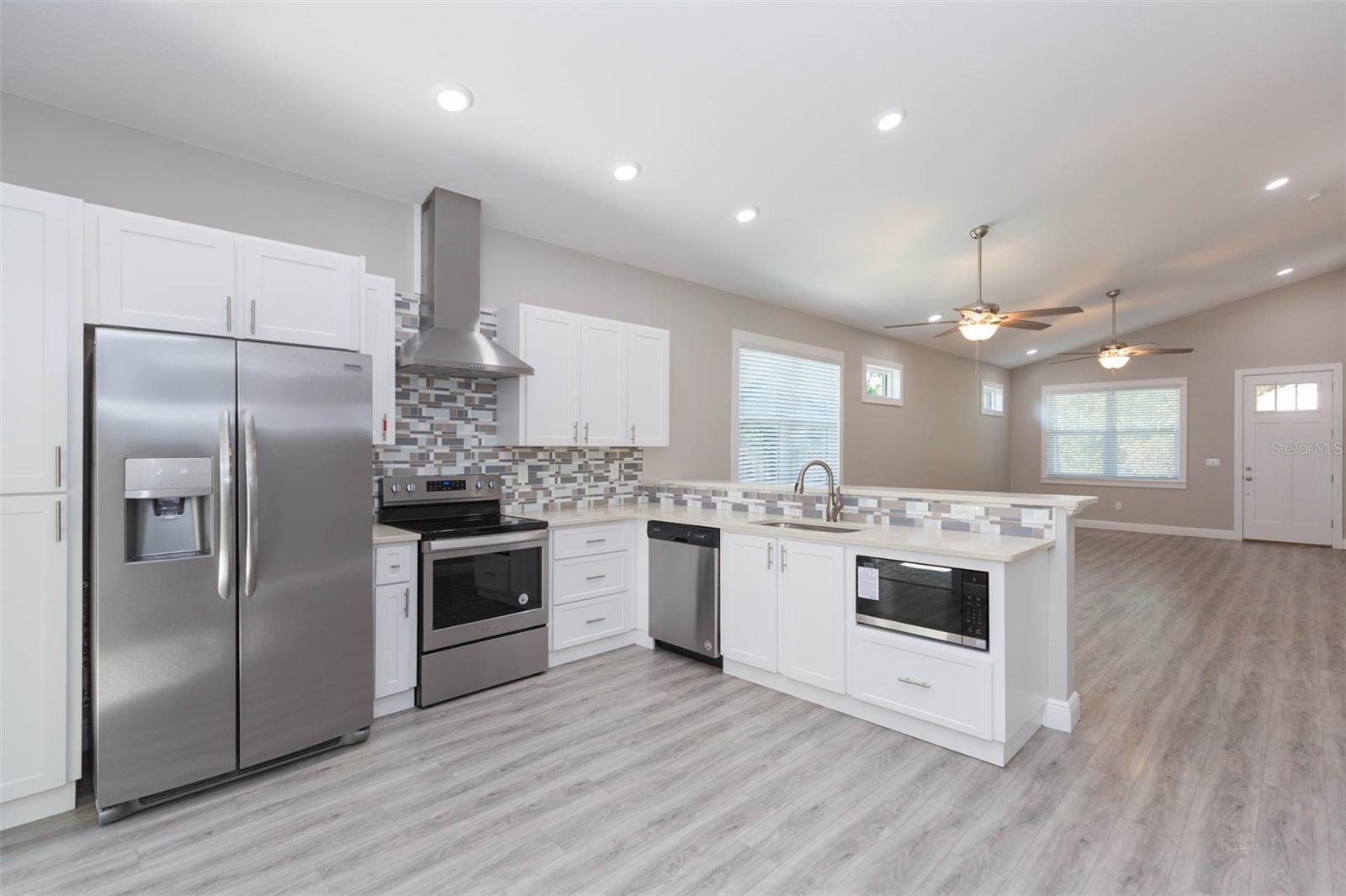 Listing photo id 5 for 218 Jean Street