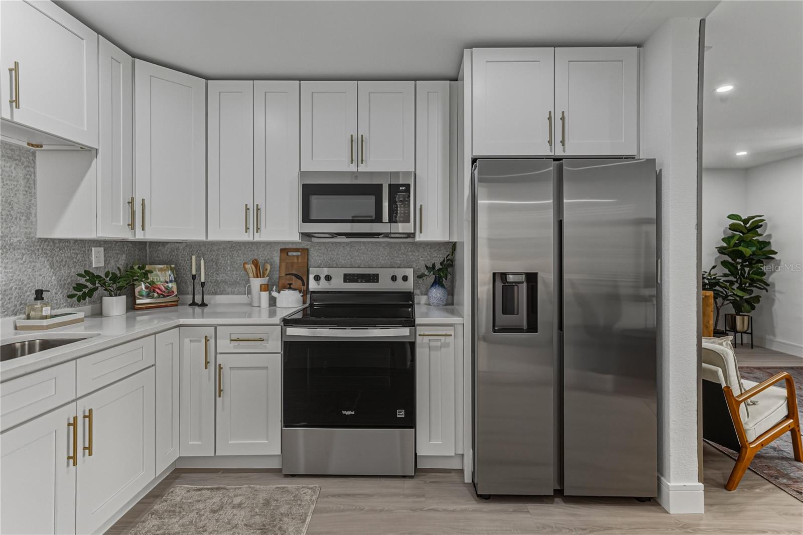 Image 13 of 72 For 4105 Bay Villa Avenue