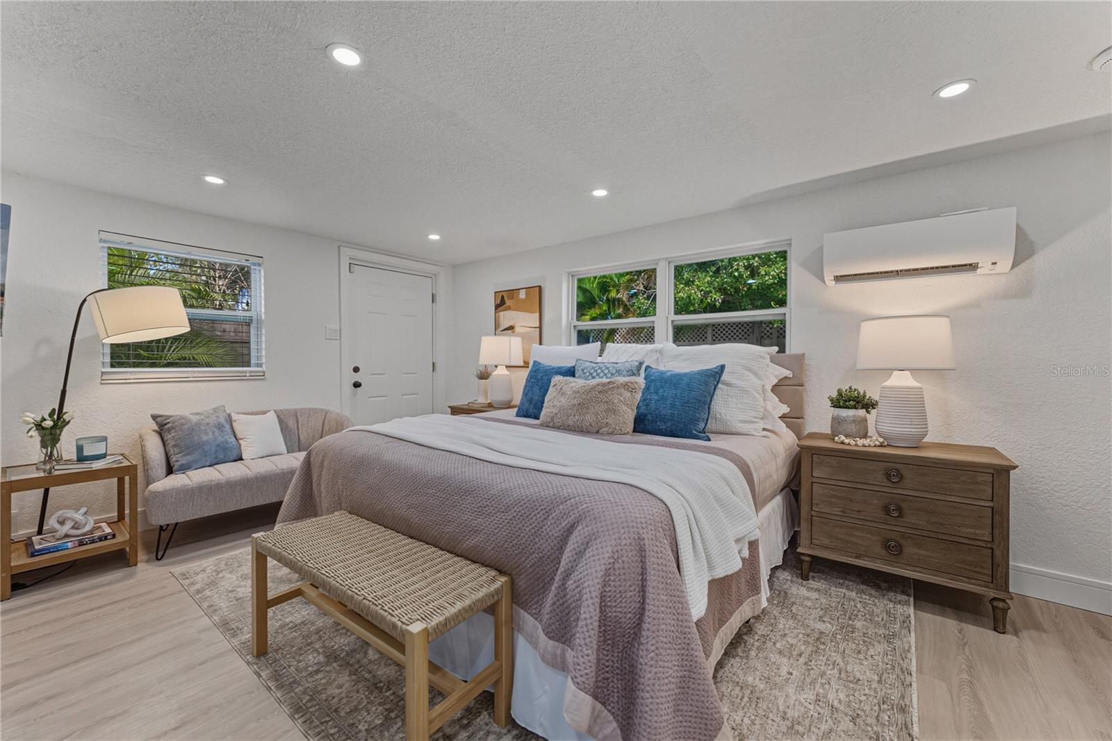 Image 22 of 72 For 4105 Bay Villa Avenue