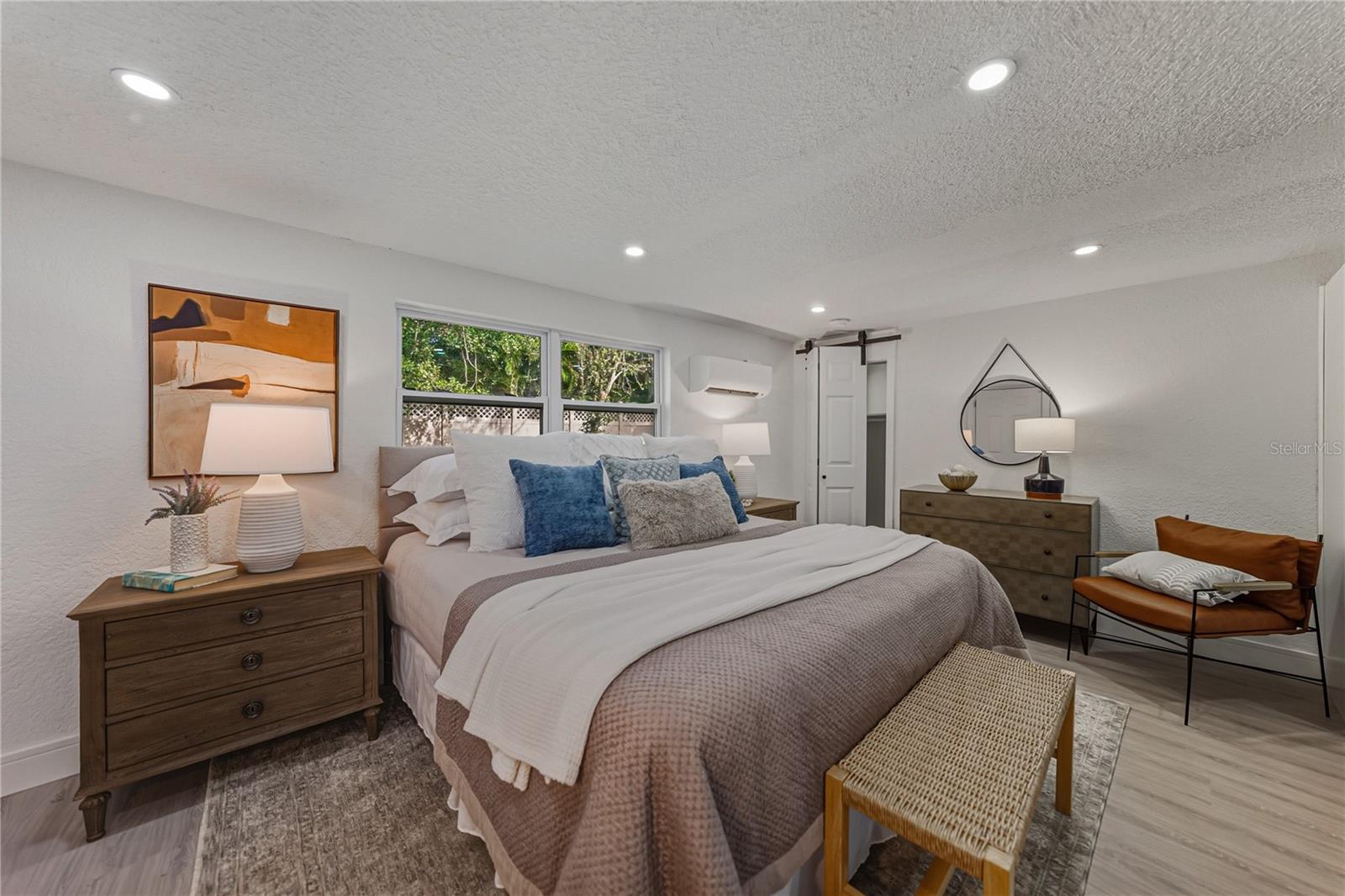 Image 23 of 72 For 4105 Bay Villa Avenue