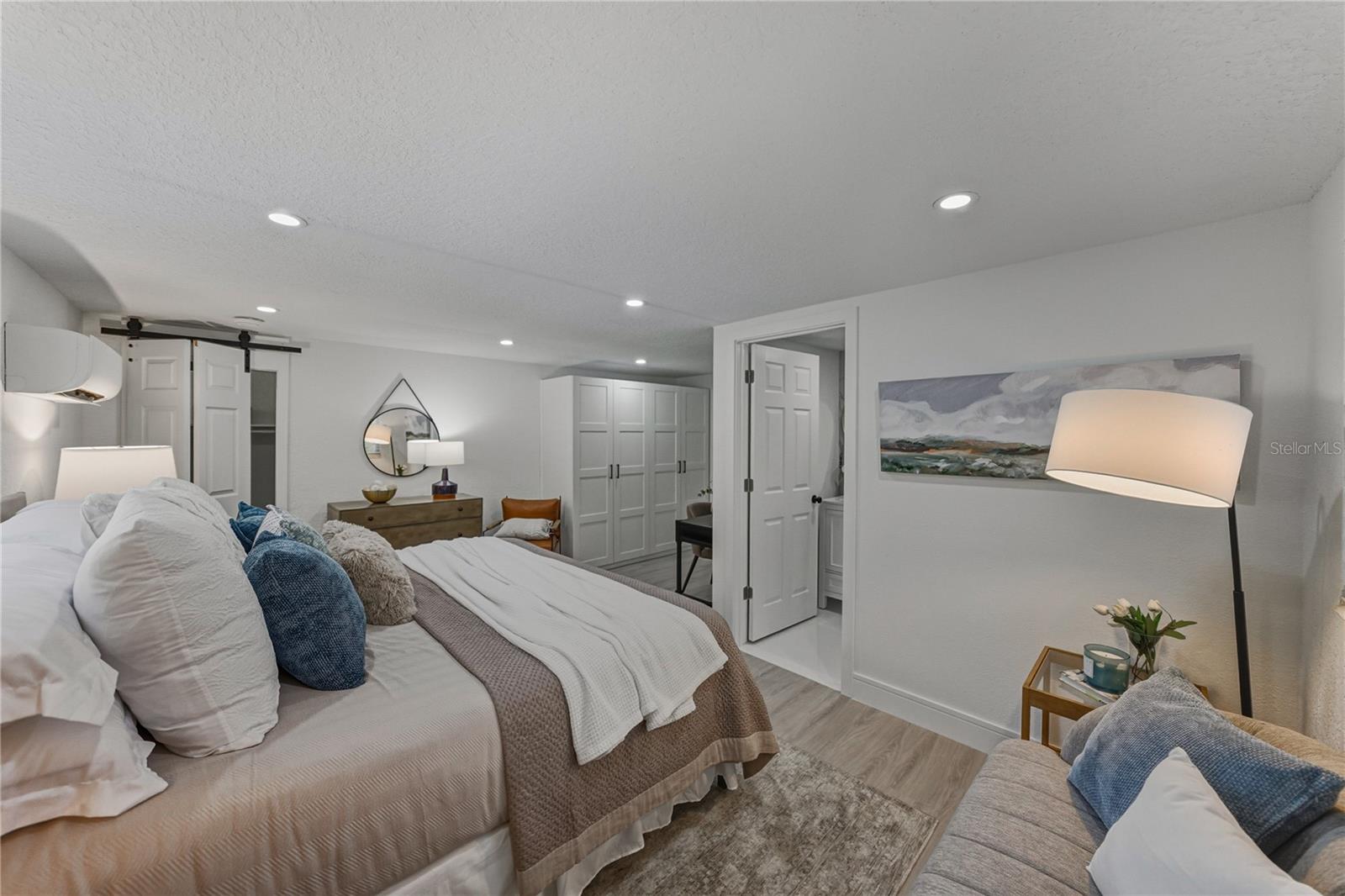 Image 26 of 72 For 4105 Bay Villa Avenue