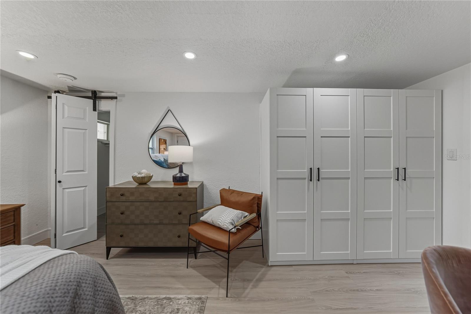 Image 28 of 72 For 4105 Bay Villa Avenue