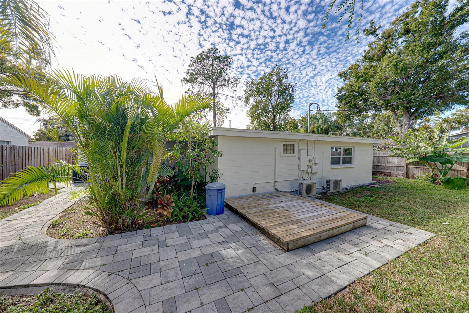 Image 55 of 72 For 4105 Bay Villa Avenue