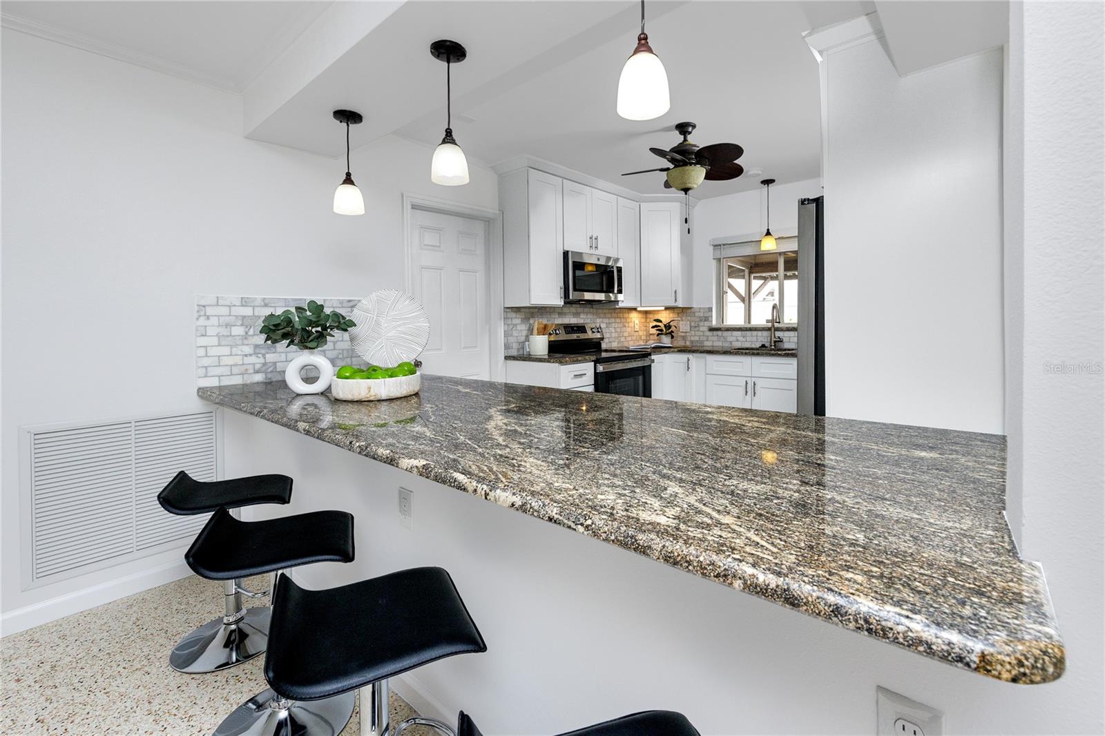 Image 10 of 40 For 8851 Gulf Boulevard