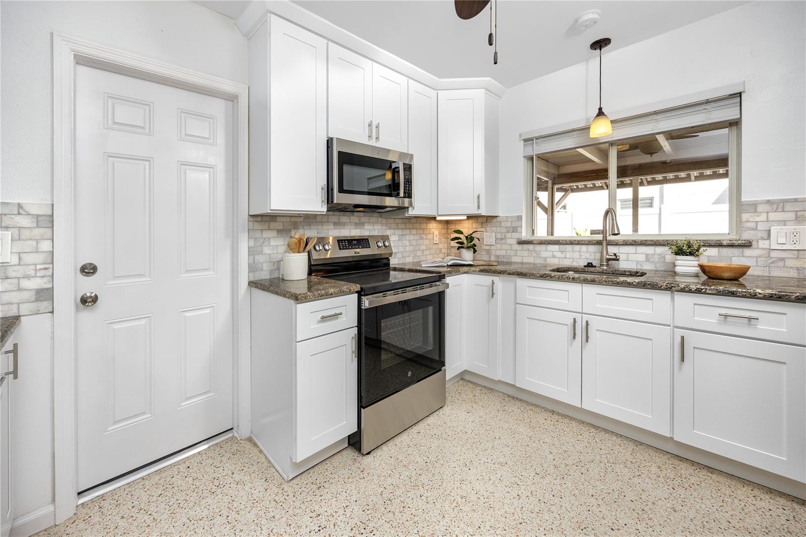 Image 12 of 40 For 8851 Gulf Boulevard