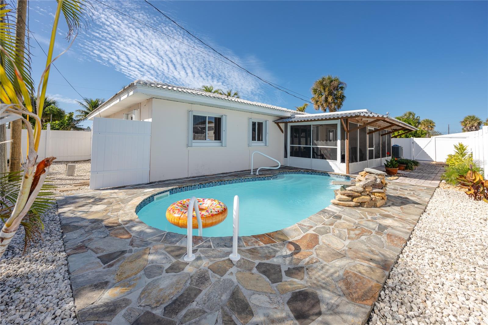 Image 26 of 40 For 8851 Gulf Boulevard