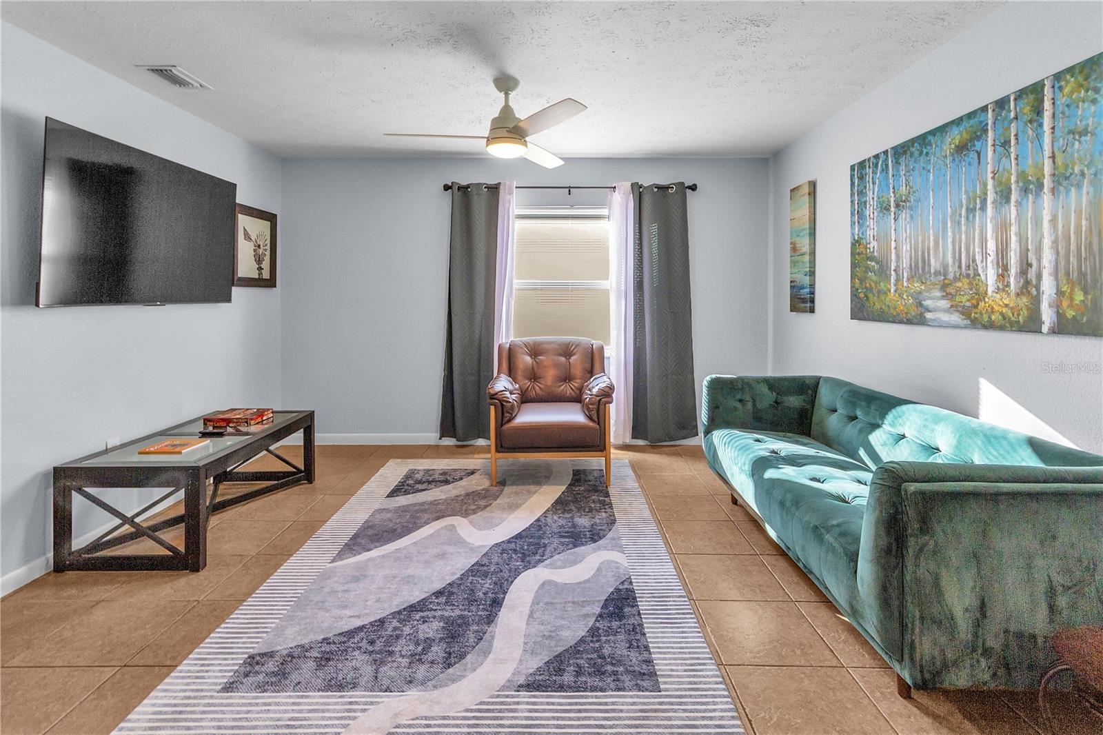 Listing photo id 3 for 4913 Temple Heights Road A