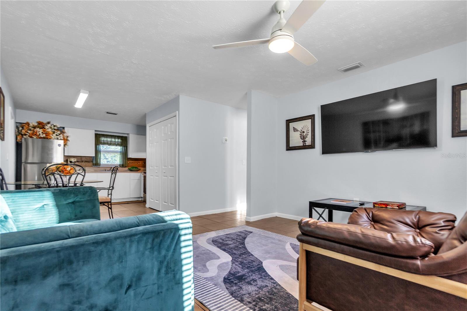 Listing photo id 4 for 4913 Temple Heights Road A