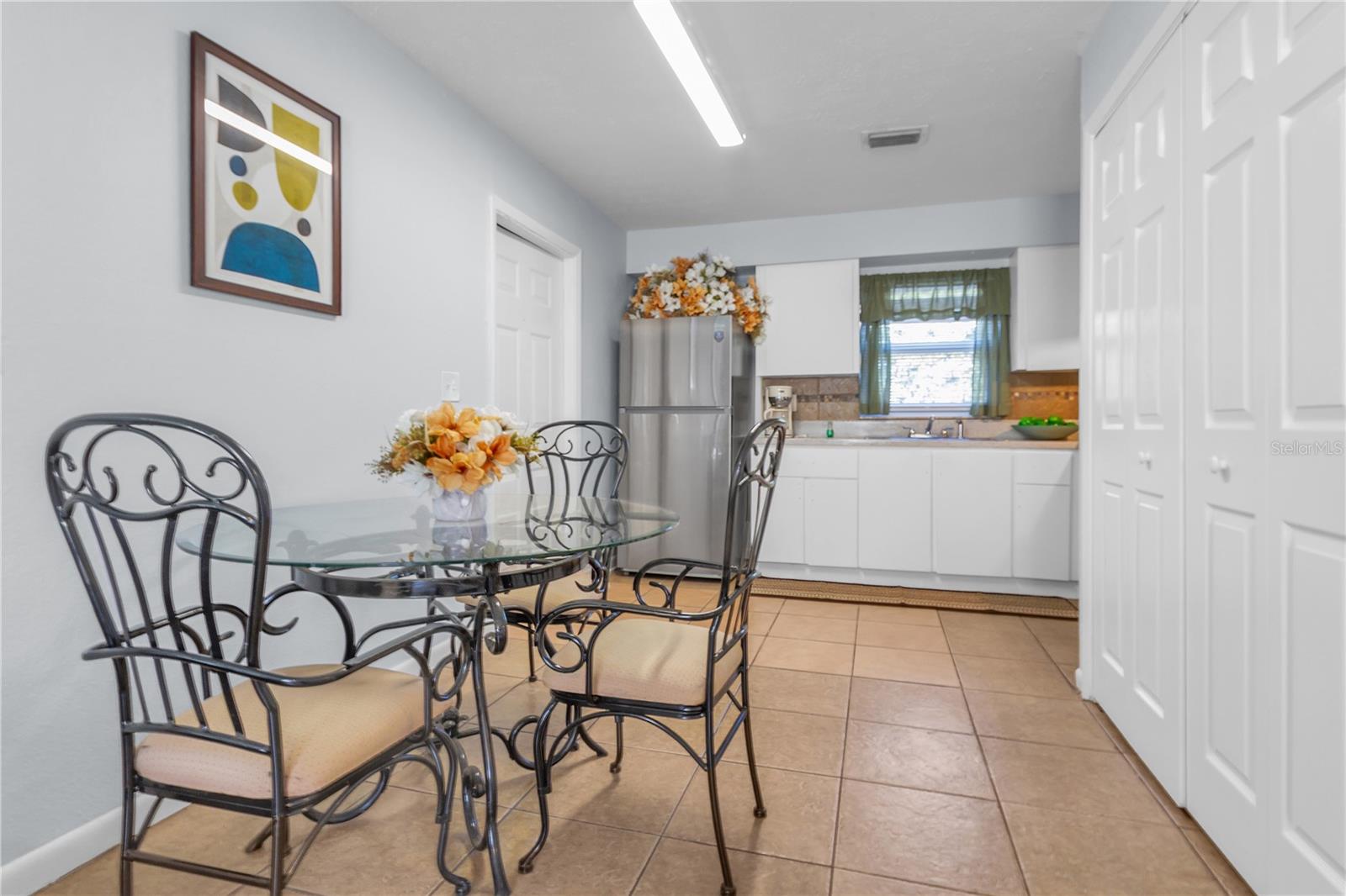 Listing photo id 5 for 4913 Temple Heights Road A