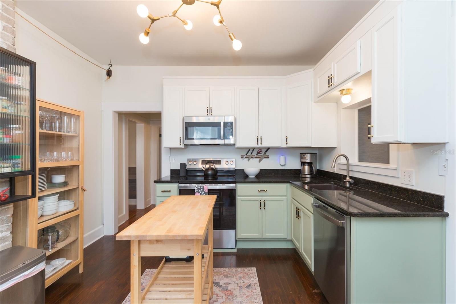 Image 11 of 32 For 917 Broad Street