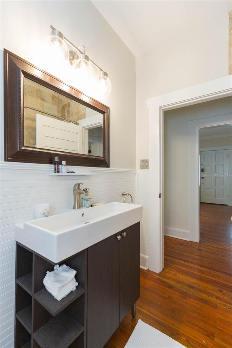 Image 14 of 32 For 917 Broad Street