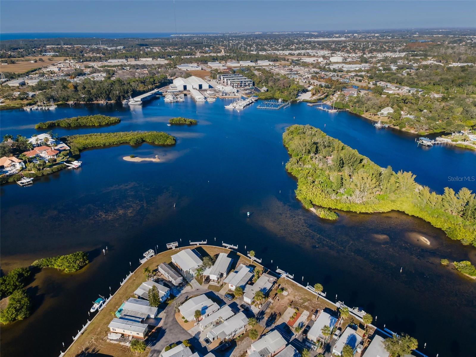 Listing photo id 10 for 800 Chesapeake Drive 12