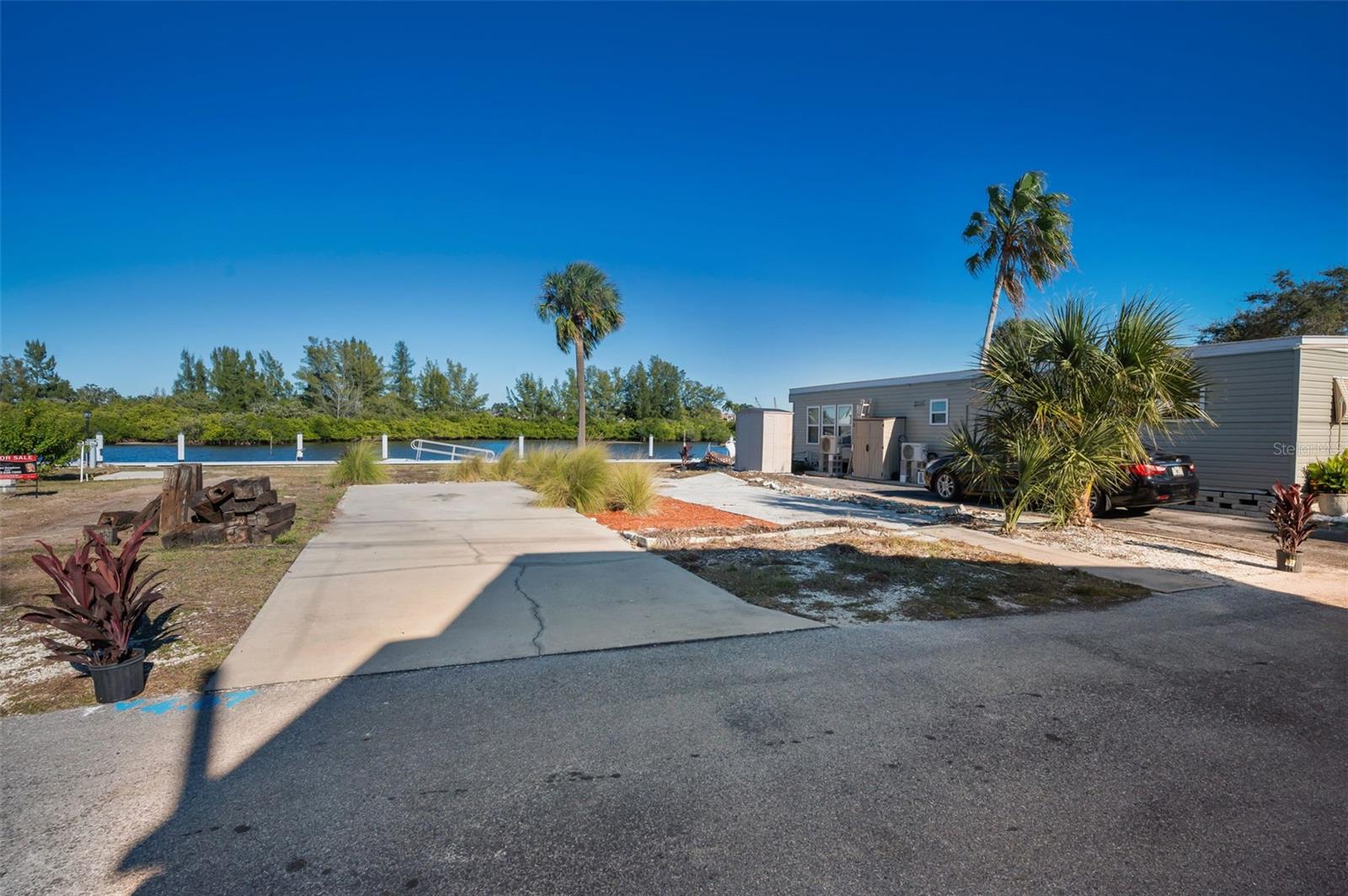 Listing photo id 15 for 800 Chesapeake Drive 12