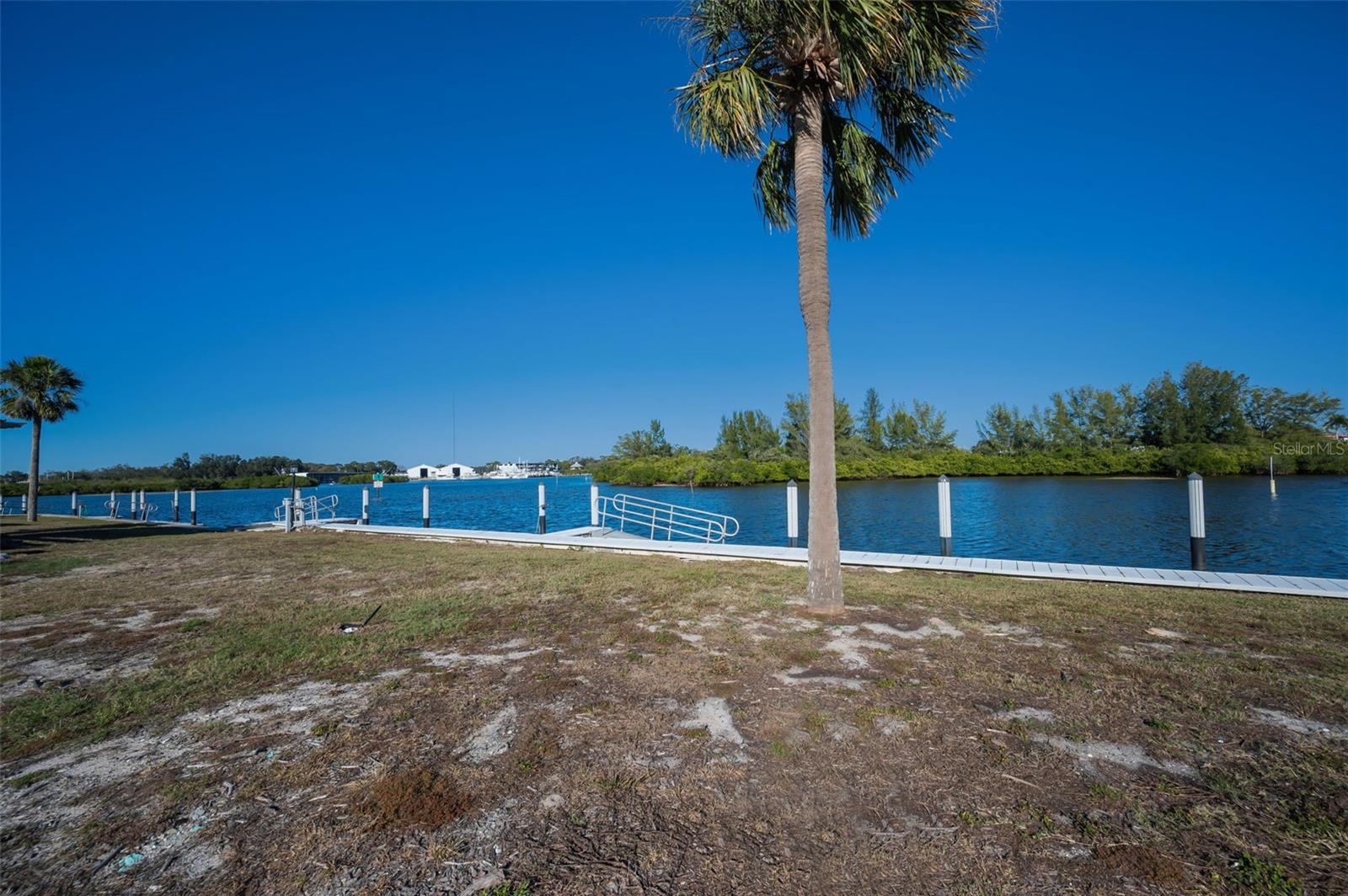 Listing photo id 21 for 800 Chesapeake Drive 12