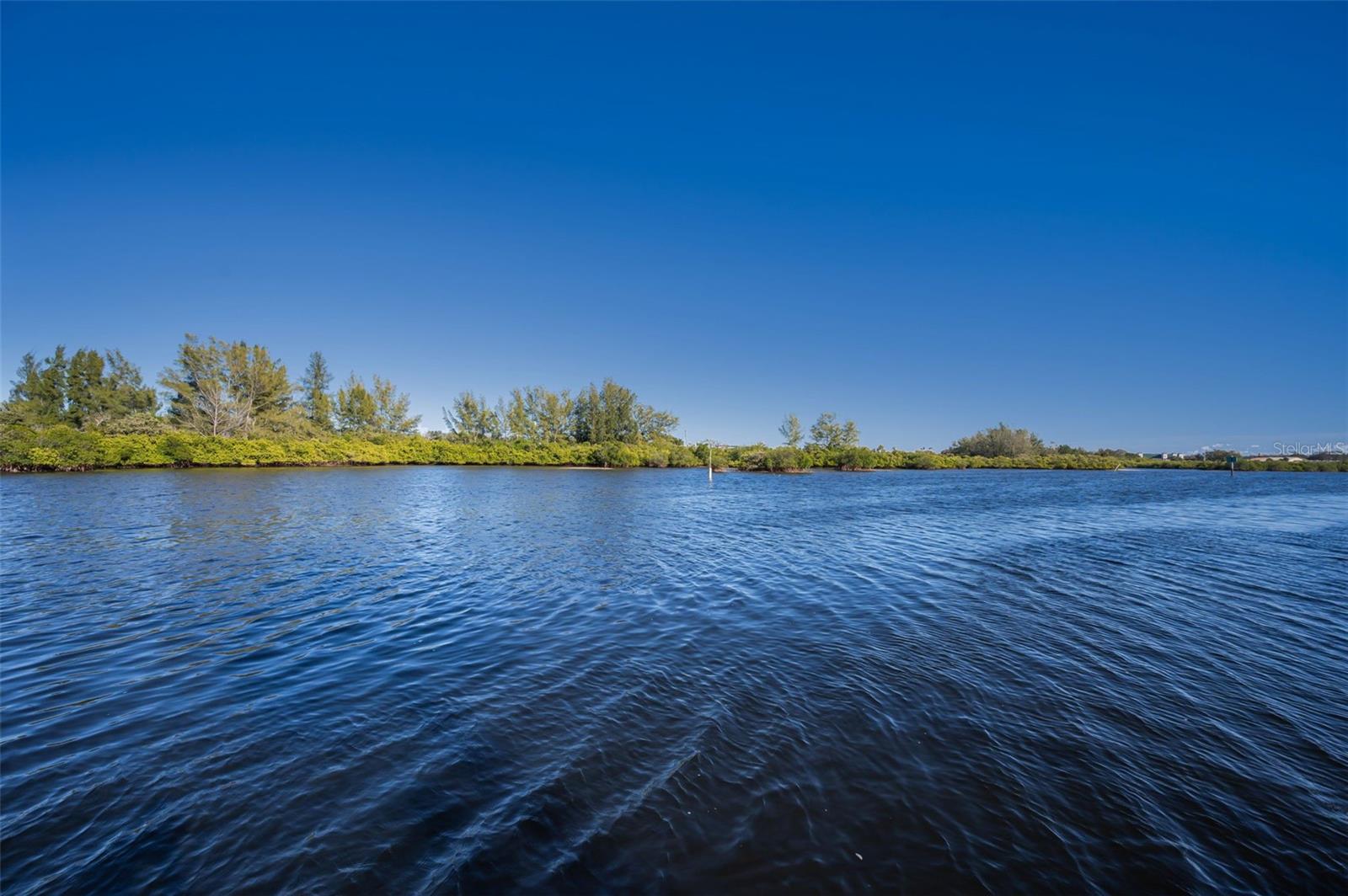 Listing photo id 22 for 800 Chesapeake Drive 12