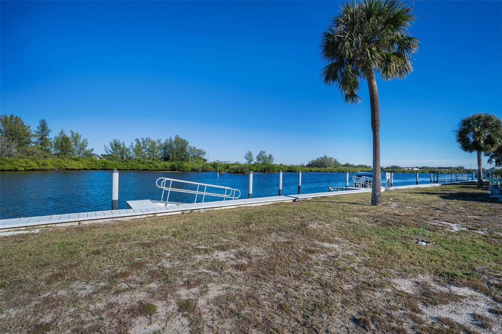 Listing photo id 23 for 800 Chesapeake Drive 12