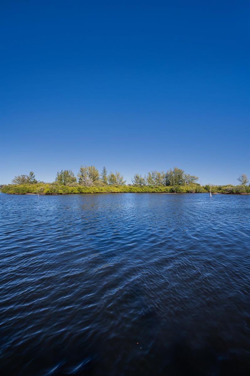 Listing photo id 24 for 800 Chesapeake Drive 12