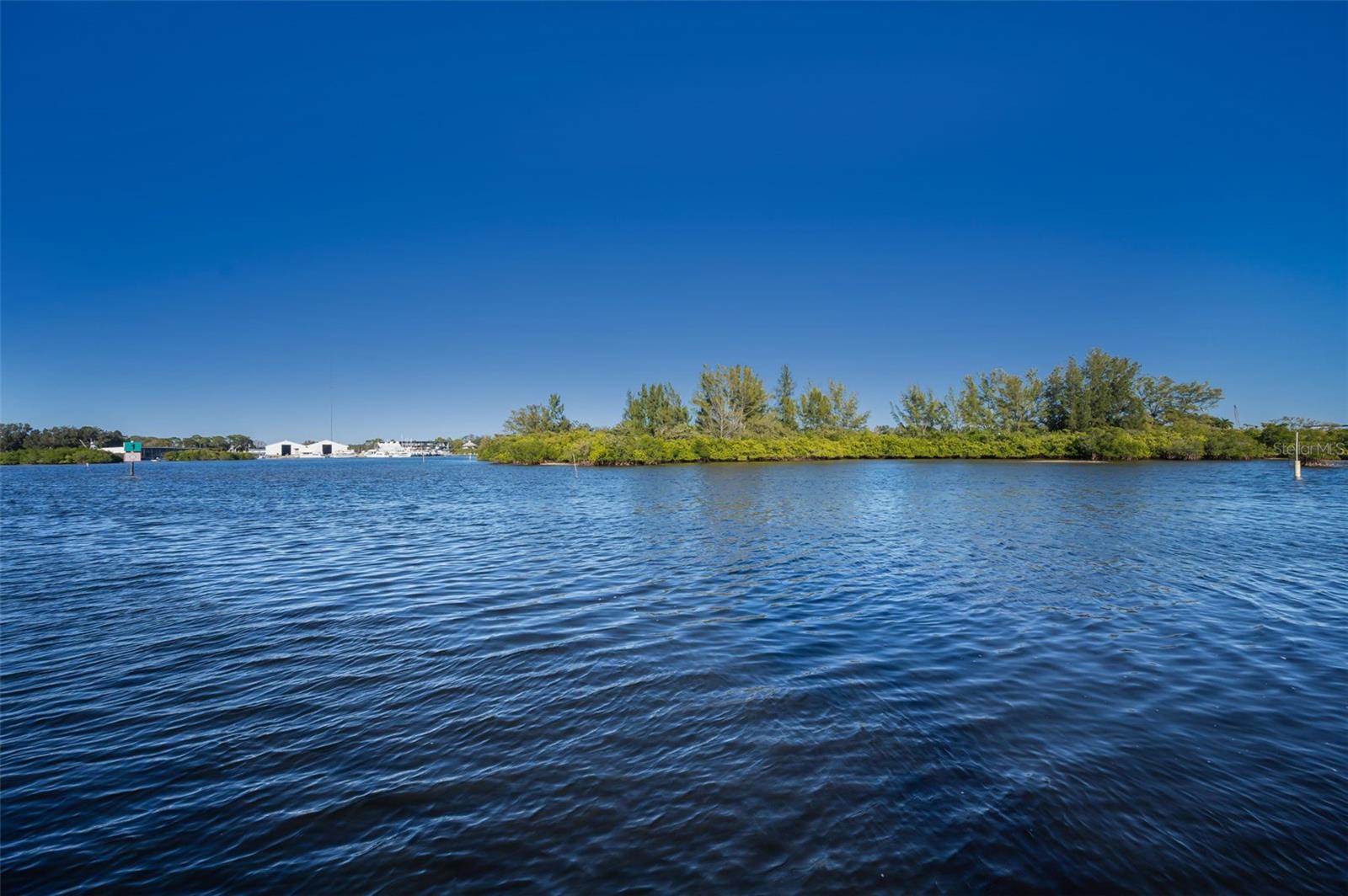 Listing photo id 25 for 800 Chesapeake Drive 12