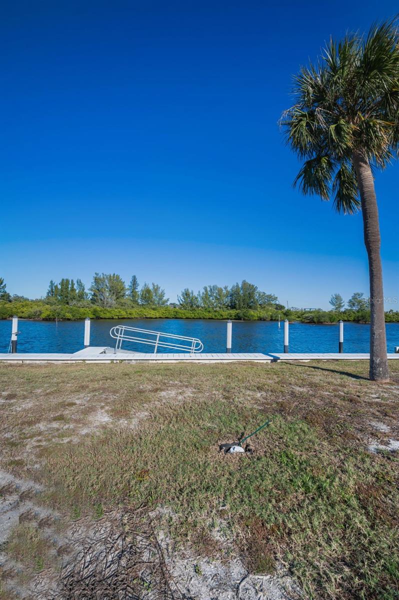 Listing photo id 27 for 800 Chesapeake Drive 12