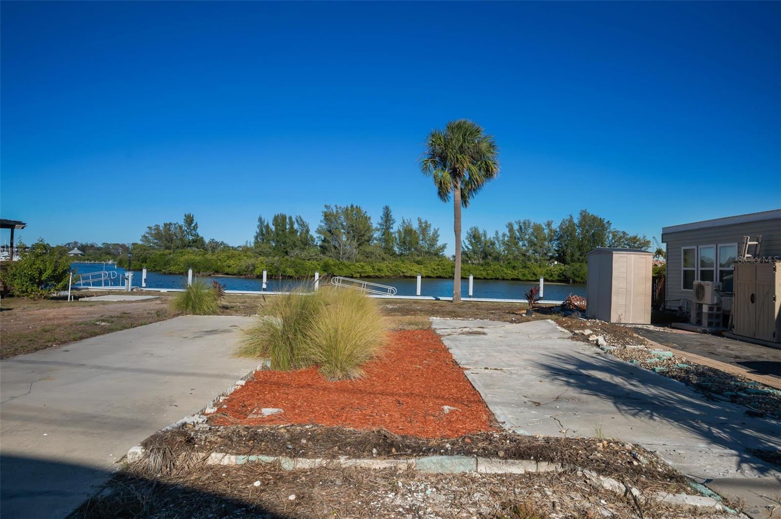 Listing photo id 30 for 800 Chesapeake Drive 12