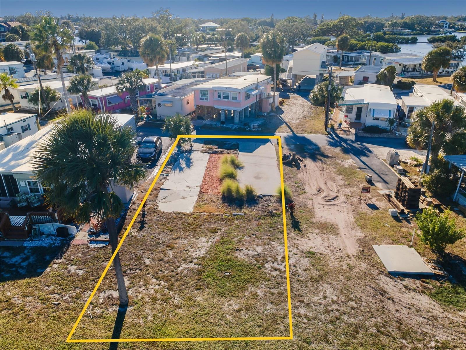 Listing photo id 2 for 800 Chesapeake Drive 12