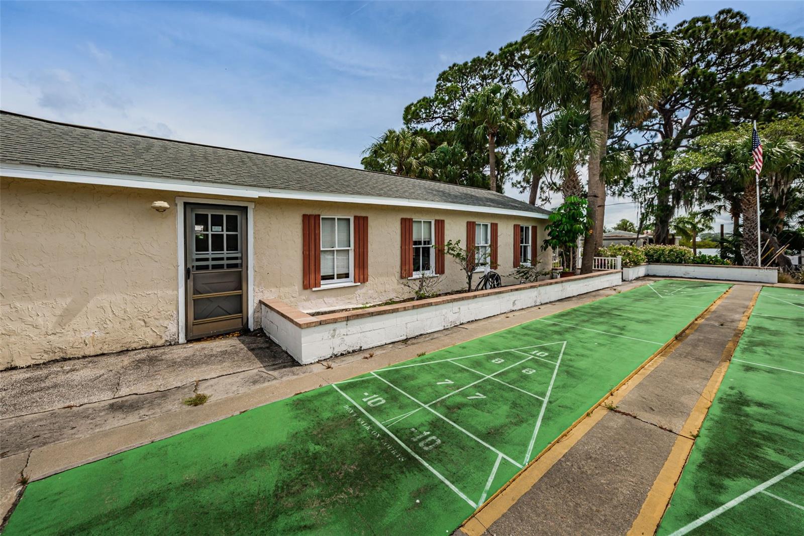 Listing photo id 67 for 800 Chesapeake Drive 12